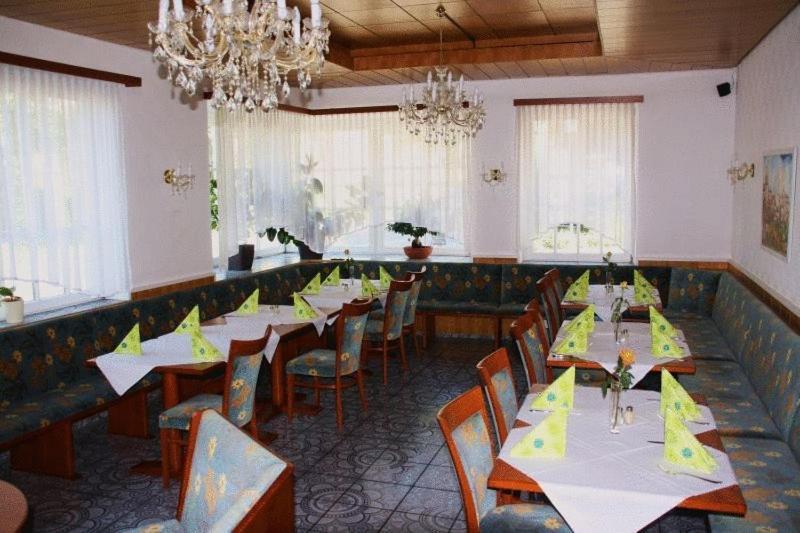 Hotel Schillerplatz Ohringen Bagian luar foto