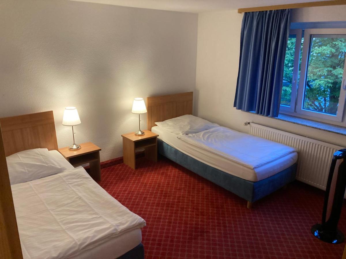 Hotel Schillerplatz Ohringen Bagian luar foto