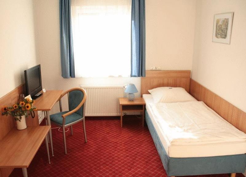 Hotel Schillerplatz Ohringen Bagian luar foto